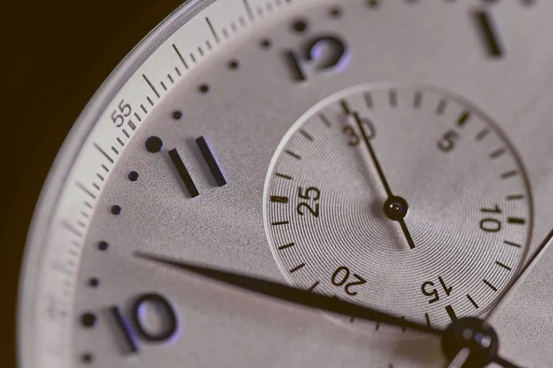 A calendar and clock, representing the strict deadlines that apply to wrongful death claims